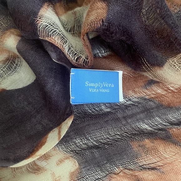 Vera Wang - Simply Vera - Abstract Floral Scarf - Picture 7 of 8